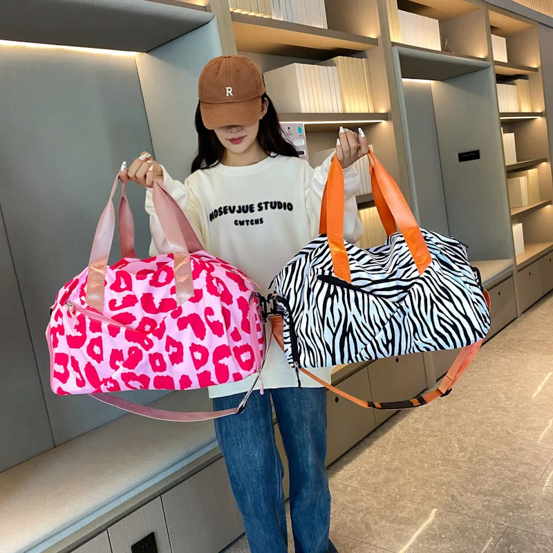 2023 New Women's Travel Bag High Quality Waterproof Nylon Handbag Large Capacity Weekend Travel Luggage Bag for Men
2023 New Women's Travel Bag High Quality Waterproof Nylon Handbag Large Capacity Weekend Travel Luggage Bag for Men