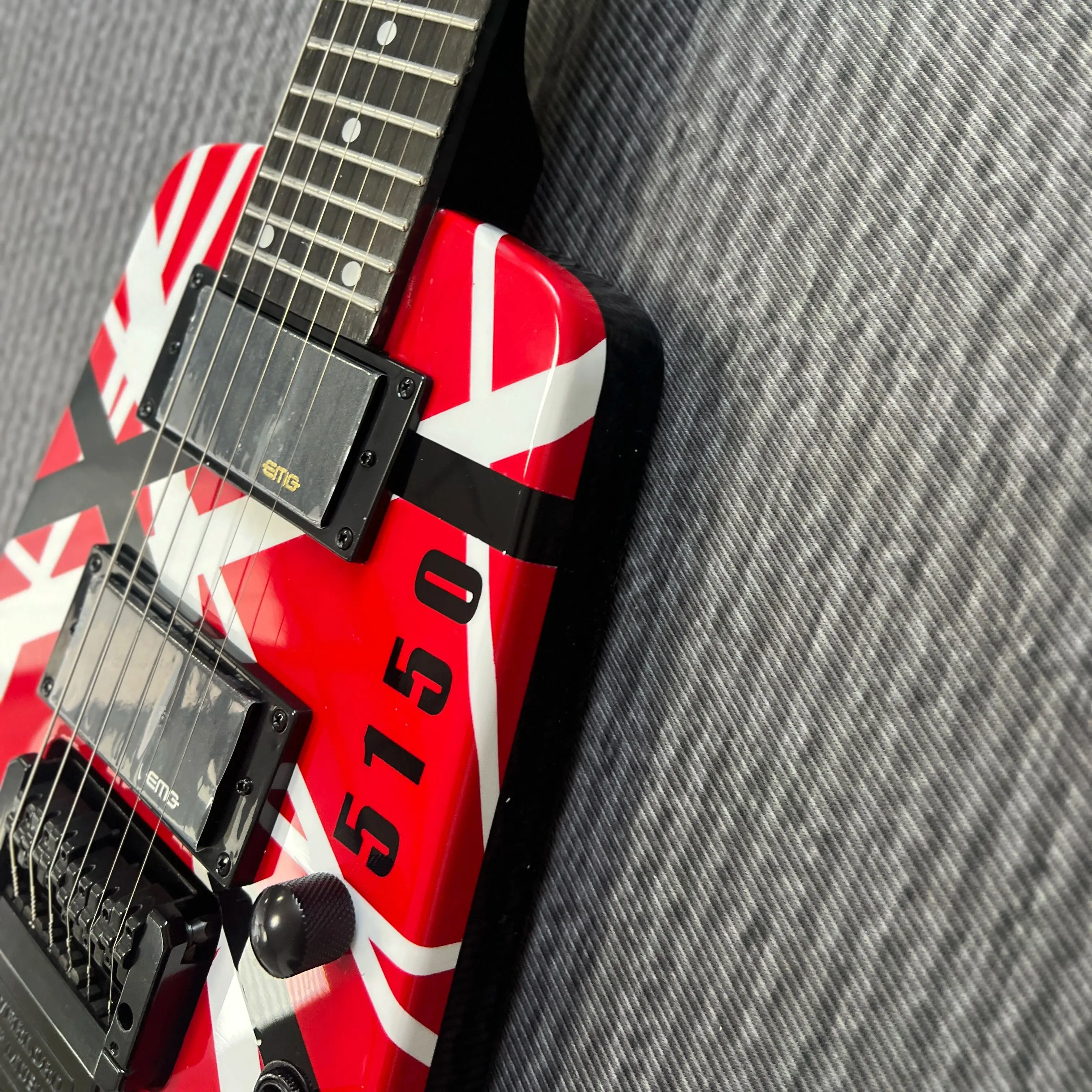 US WarehouseCostom Headless Electric Guitar Rosewood Fingerboard HH Pickups Electric Guitar-Themed Gift Free Shipping
US WarehouseCostom Headless Electric Guitar Rosewood Fingerboard HH Pickups Electric Guitar-Themed Gift Free Shipping