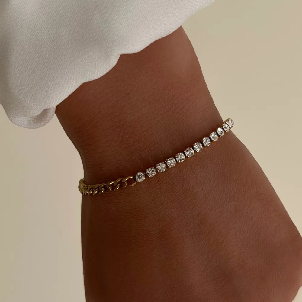 Spliced titanium steel diamond necklace multi layered jewelry plated 18k gold
Spliced titanium steel diamond necklace multi layered jewelry plated 18k gold
