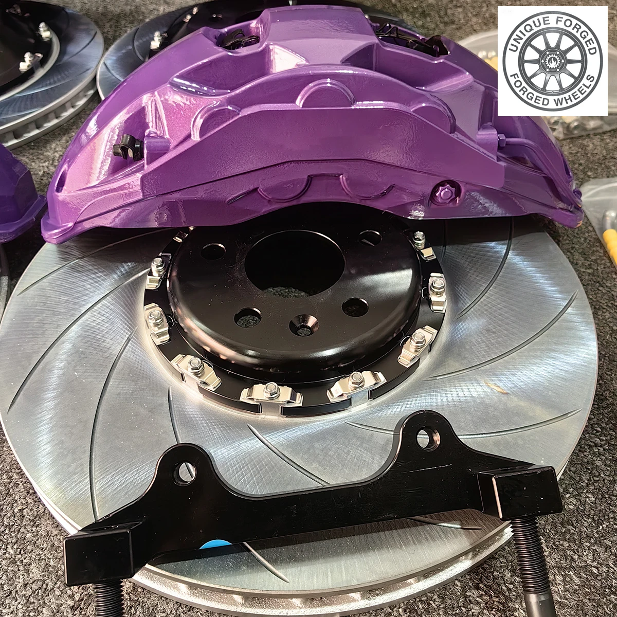 26 Style Plug Play Modified 10 Pot Front Brake Kit 420mm/440mm Rotor Set
26 Style Plug Play Modified 10 Pot Front Brake Kit 420mm/440mm Rotor Set