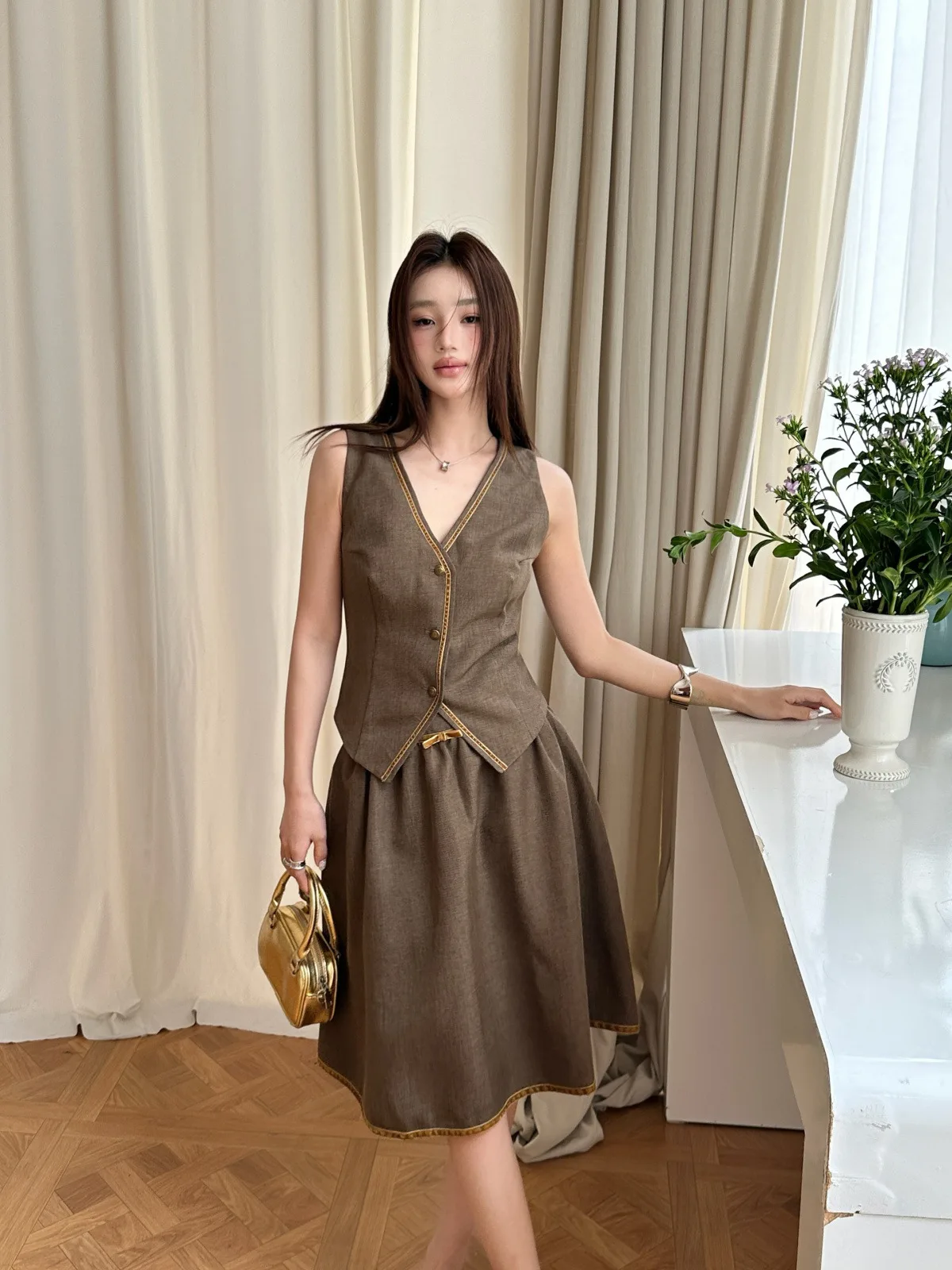 Mipai Original Design Navy Collar Sleeveless V-Neck Vest Top And Gored Skirt Set Women's Summer Hanfu Ensemble 18-25 Years Old
Mipai Original Design Navy Collar Sleeveless V-Neck Vest Top And Gored Skirt Set Women's Summer Hanfu Ensemble 18-25 Years Old