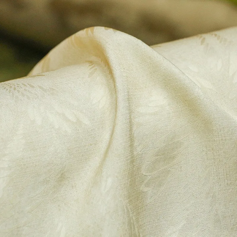 New Chinese-style Hanfu designer fabric made of tussah silk with jacquard dirty dyeing technique and stir-fried color
New Chinese-style Hanfu designer fabric made of tussah silk with jacquard dirty dyeing technique and stir-fried color