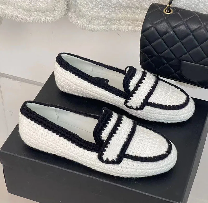 Autumn New Woven Yarn Loafers Round Toe Color Blocked Light Mouth One Foot Flat Sole Single Shoes for Women
Autumn New Woven Yarn Loafers Round Toe Color Blocked Light Mouth One Foot Flat Sole Single Shoes for Women