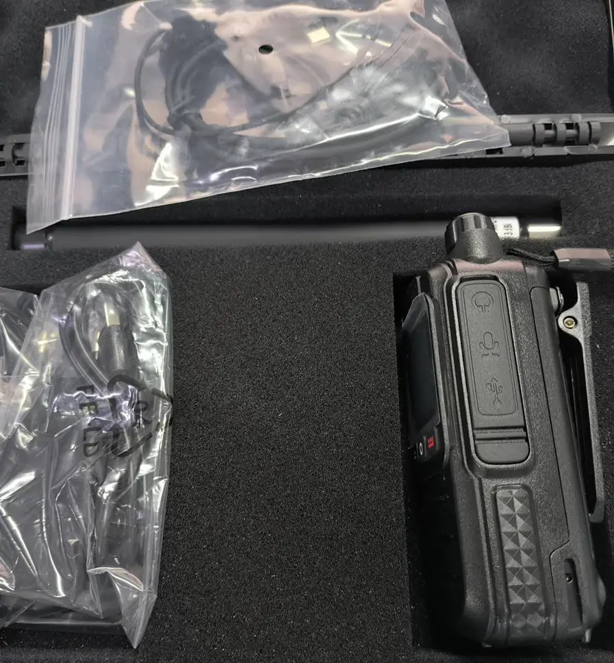 FPV Drone Detector Three language 30MHz-6.4GHz Ultra wide range built-in 6000mah battery for various UAV Accurate Detection
FPV Drone Detector Three language 30MHz-6.4GHz Ultra wide range built-in 6000mah battery for various UAV Accurate Detection