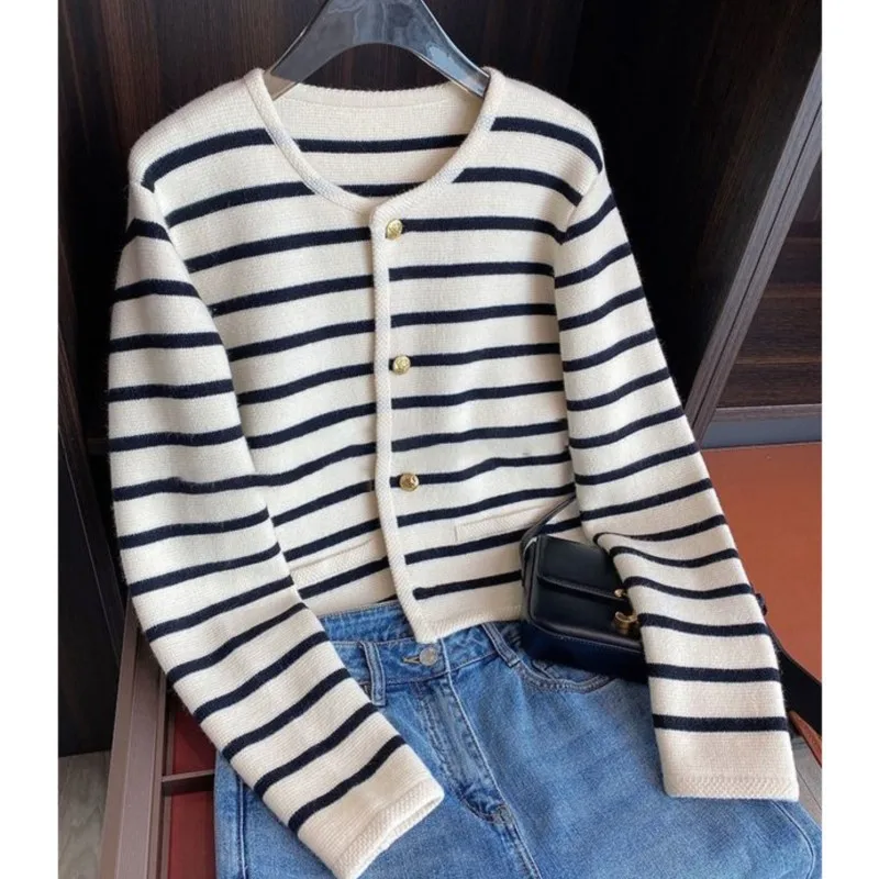 Women Spring Autumn Sweaters O-neck Stripe Knitted Cardigan Fashion Long Sleeve Casual Short Tops Korean Style New
Women Spring Autumn Sweaters O-neck Stripe Knitted Cardigan Fashion Long Sleeve Casual Short Tops Korean Style New