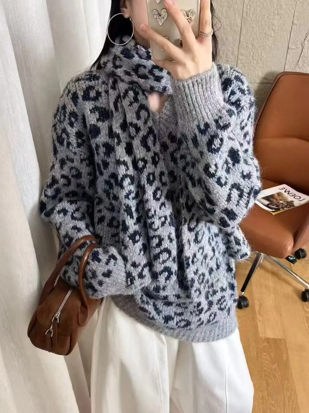 Thiened Plu Leopard Print Sweater Coat Women's Vintage V-ne Loose Autumn Winter Warm Knitted Top with Scarf
Thiened Plu Leopard Print Sweater Coat Women's Vintage V-ne Loose Autumn Winter Warm Knitted Top with Scarf
