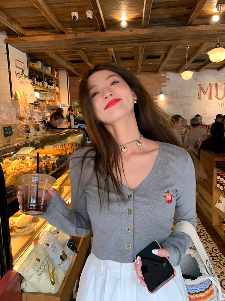 Early Autumn Grey Thin Long Sleeve Women's Knitted Cardigan Soft Korean Style Commute Style V-neck Button Design Breathable
Early Autumn Grey Thin Long Sleeve Women's Knitted Cardigan Soft Korean Style Commute Style V-neck Button Design Breathable