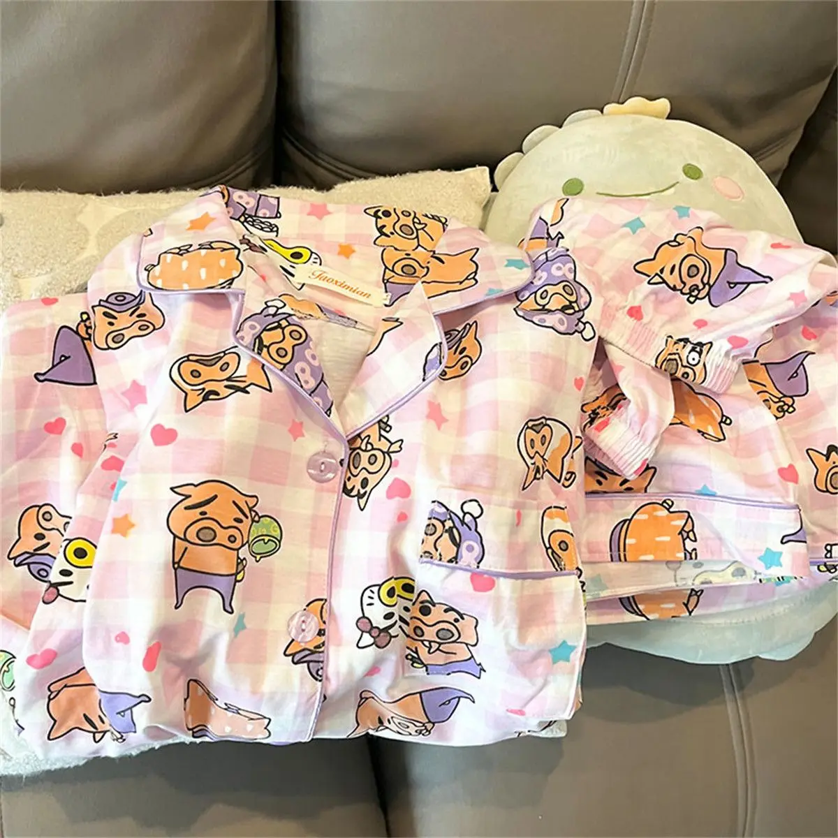 New Kawaii Women's Pajamas Student Summer Short Sleeved Shorts Two-piece Set Silk Crayon Shin Chan Home Clothes Girls Gifts Toys
New Kawaii Women's Pajamas Student Summer Short Sleeved Shorts Two-piece Set Silk Crayon Shin Chan Home Clothes Girls Gifts Toys