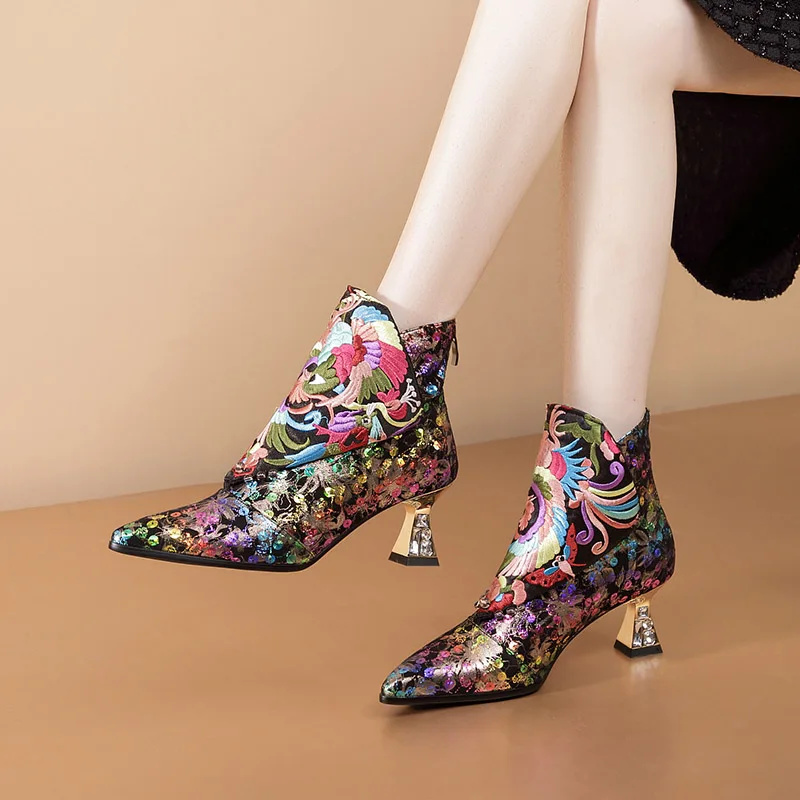 Phoentin Ethnic Floral Embroidery handmade Ankle boots top quality 2023 new pointed toe high Heel short Boot plus size 43 FT2819
Phoentin Ethnic Floral Embroidery handmade Ankle boots top quality 2023 new pointed toe high Heel short Boot plus size 43 FT2819
