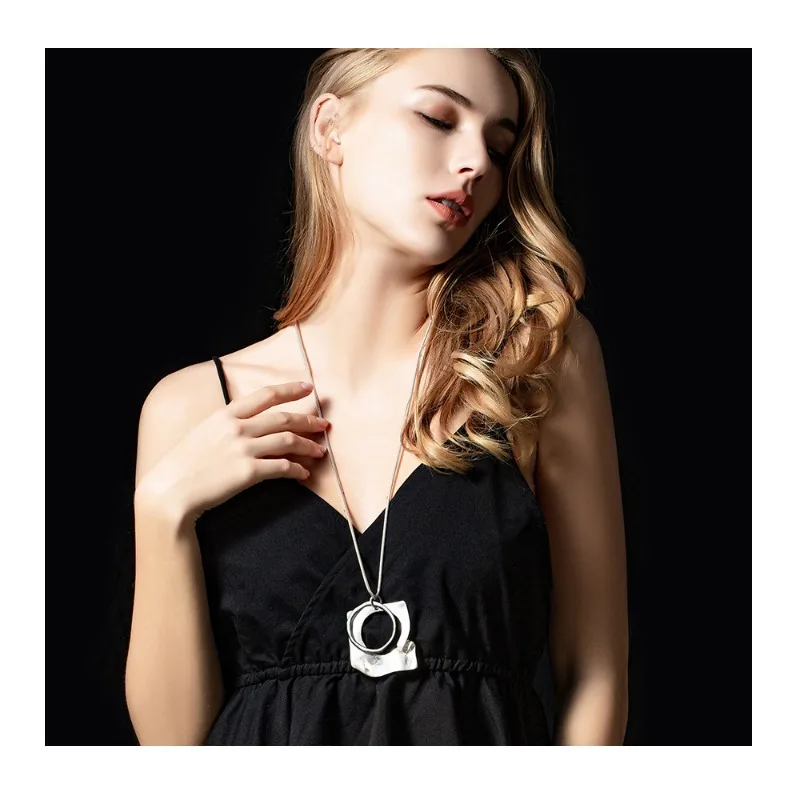 Sweater Chain Foreign Trade New Women's Alloy Square Long Autumn Jewelry Retro Simple Necklace Pendant
Sweater Chain Foreign Trade New Women's Alloy Square Long Autumn Jewelry Retro Simple Necklace Pendant