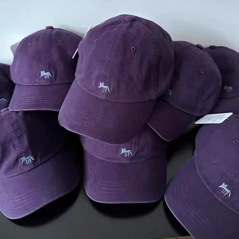Fashionable Duckbill Hat, New Unisex Style, Sauce Purple Little Fox Hat, Looks Small on The Face and White Duckbill Hat
Fashionable Duckbill Hat, New Unisex Style, Sauce Purple Little Fox Hat, Looks Small on The Face and White Duckbill Hat