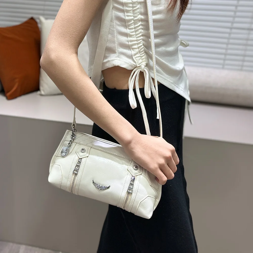 2025 New Fashion Women Single-shoulder Bag Luxurious Design Circular Ladies Envelope Bag Black PU Retro Wing tote bag y2k сумка
2025 New Fashion Women Single-shoulder Bag Luxurious Design Circular Ladies Envelope Bag Black PU Retro Wing tote bag y2k сумка
