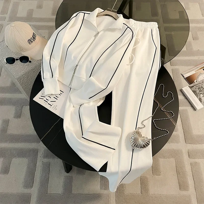Korean version of the high-end fashion zipper sports sweater suit women's autumn new high wide-leg pants casual two-piece suit.
Korean version of the high-end fashion zipper sports sweater suit women's autumn new high wide-leg pants casual two-piece suit.