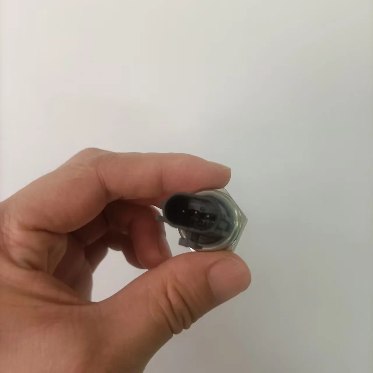 Applicable to ZAX120 200 240-3 excavator idle speed pilot travel switch pressure sensor 4436535 Brand new in stock 1PCS
Applicable to ZAX120 200 240-3 excavator idle speed pilot travel switch pressure sensor 4436535 Brand new in stock 1PCS