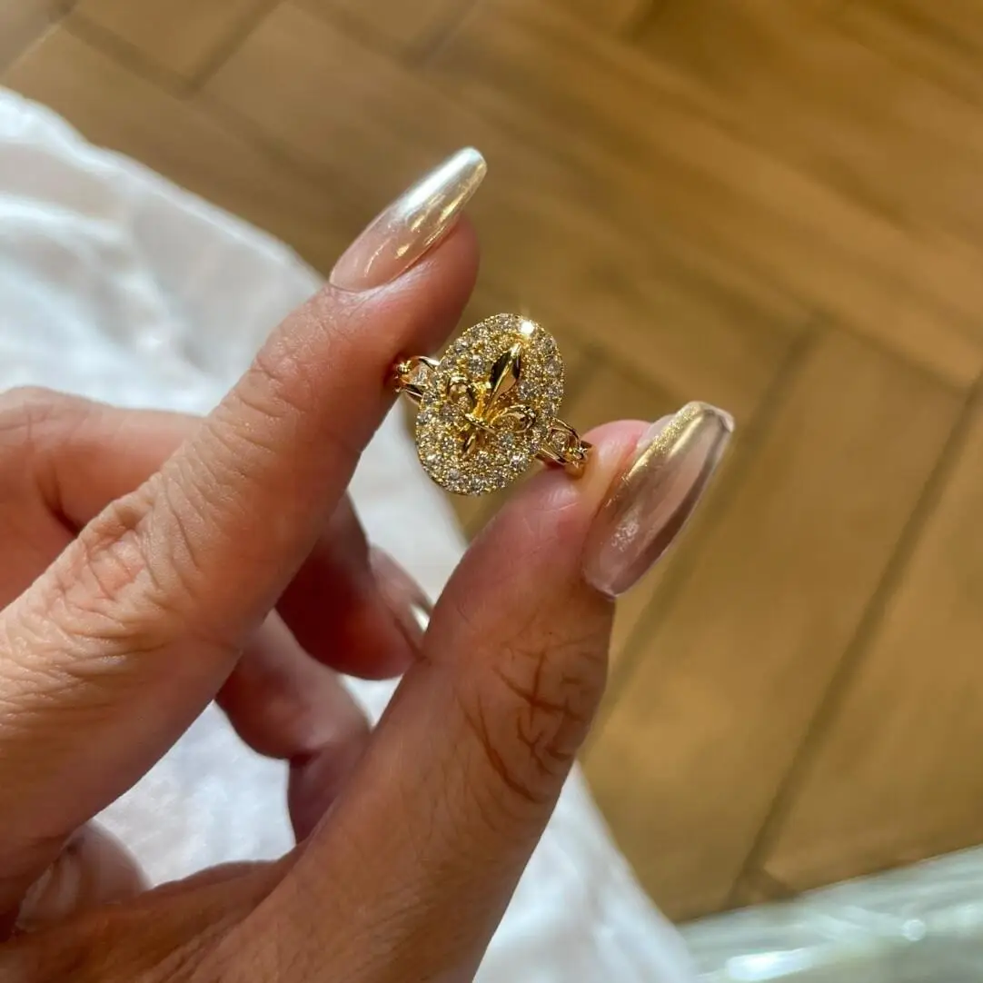 Ele Iris Flower Ring for Women Simple Luxury Sle Gold Plated Adjustable Band Suitable for Daily Casual Wear
Ele Iris Flower Ring for Women Simple Luxury Sle Gold Plated Adjustable Band Suitable for Daily Casual Wear