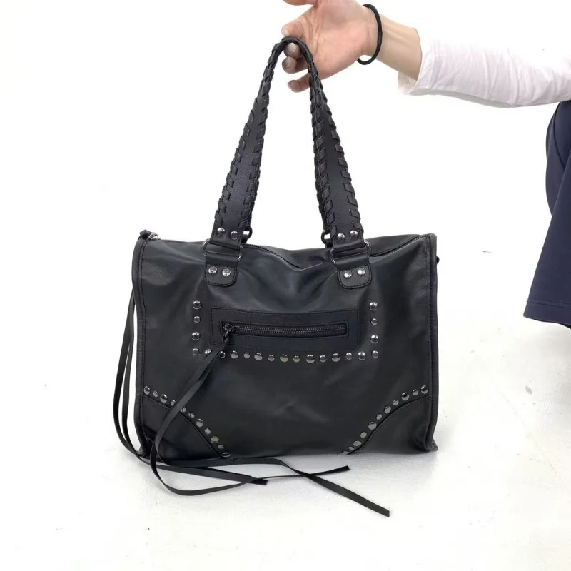 Retro Street Rivet Motorcycle Handbag Large Capacity Classic Black Women's Tote Bag Tassel Decoration Shoulder Bag
Retro Street Rivet Motorcycle Handbag Large Capacity Classic Black Women's Tote Bag Tassel Decoration Shoulder Bag