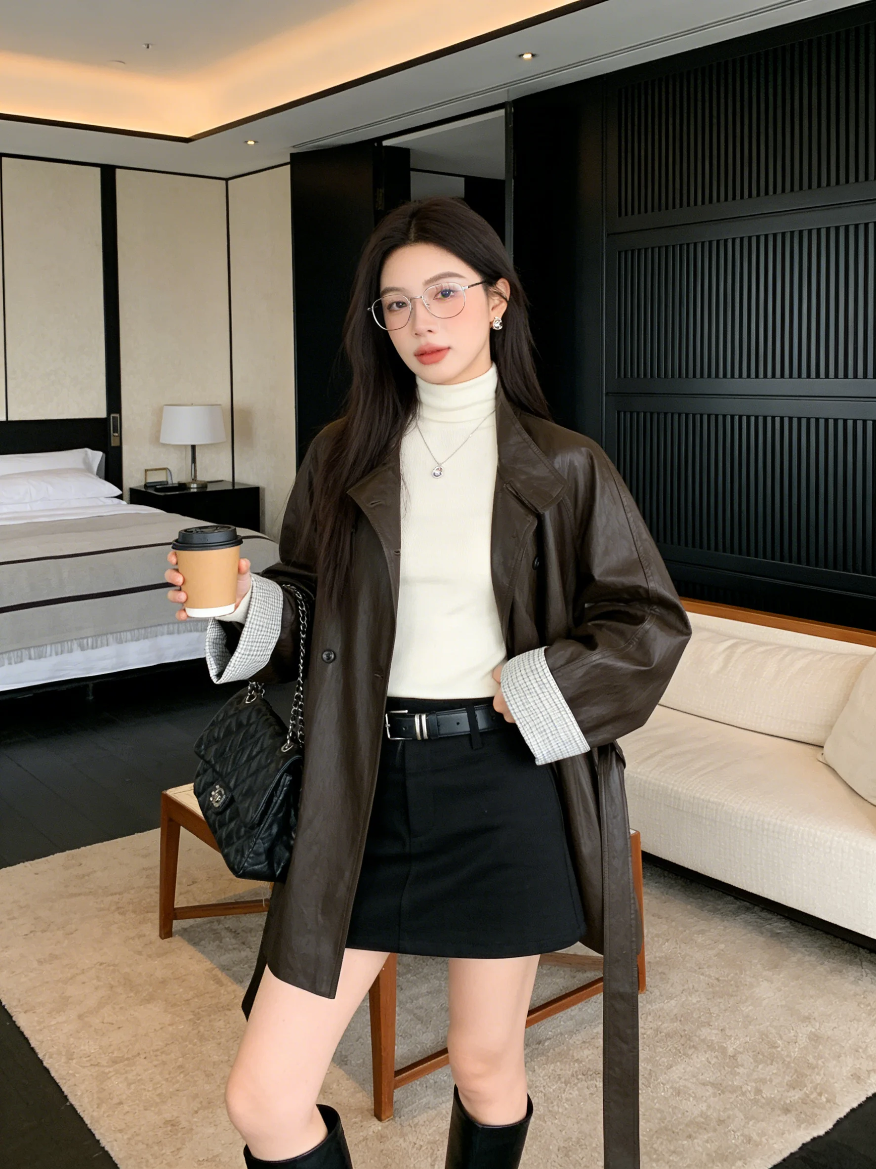 Винтажная коричневая кожаная куртка свободного кроя средней длины, дизайн для ранней весны, повседневная элегантная женская модная верхняя одежда
Винтажная коричневая кожаная куртка свободного кроя средней длины, дизайн для ранней весны, повседневная элегантная женская модная верхняя одежда