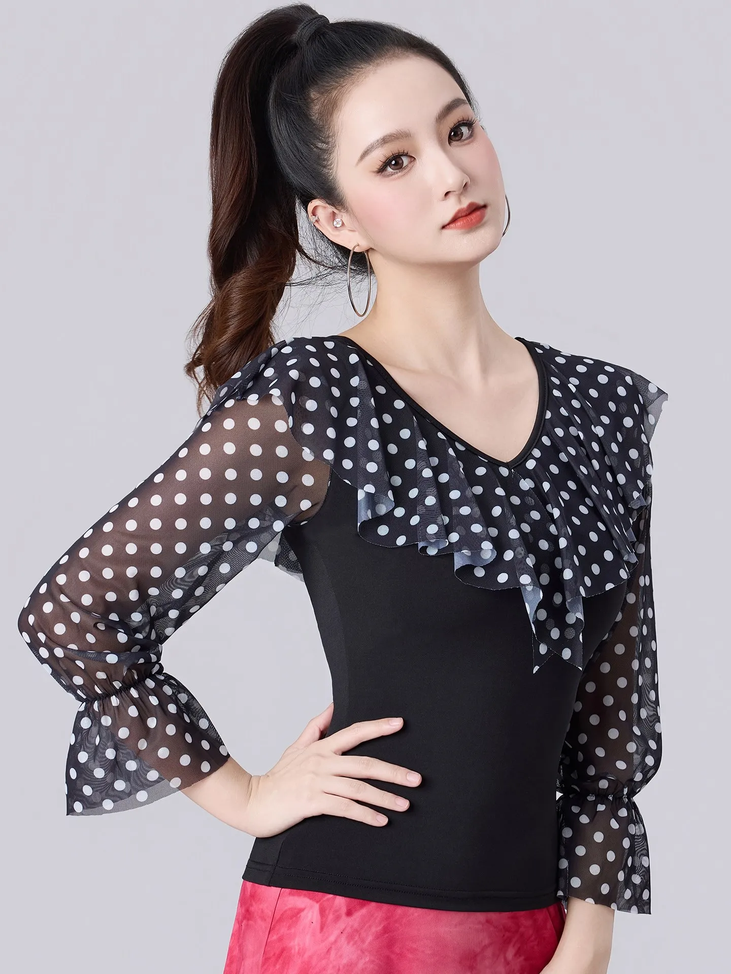New Women's Latin Dance Top Ruffle Mesh Long Sleeve Top National Standard Dance Chacha Ballroom Modern Dance Costumes DQL11817
New Women's Latin Dance Top Ruffle Mesh Long Sleeve Top National Standard Dance Chacha Ballroom Modern Dance Costumes DQL11817