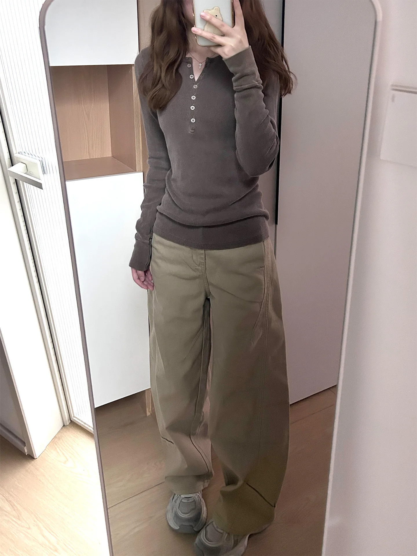 Джинсы женские прямого кроя больших размеров цвета хаки, с высокой талией, свободного кроя, для осени и зимы, в американском стиле
Джинсы женские прямого кроя больших размеров цвета хаки, с высокой талией, свободного кроя, для осени и зимы, в американском стиле