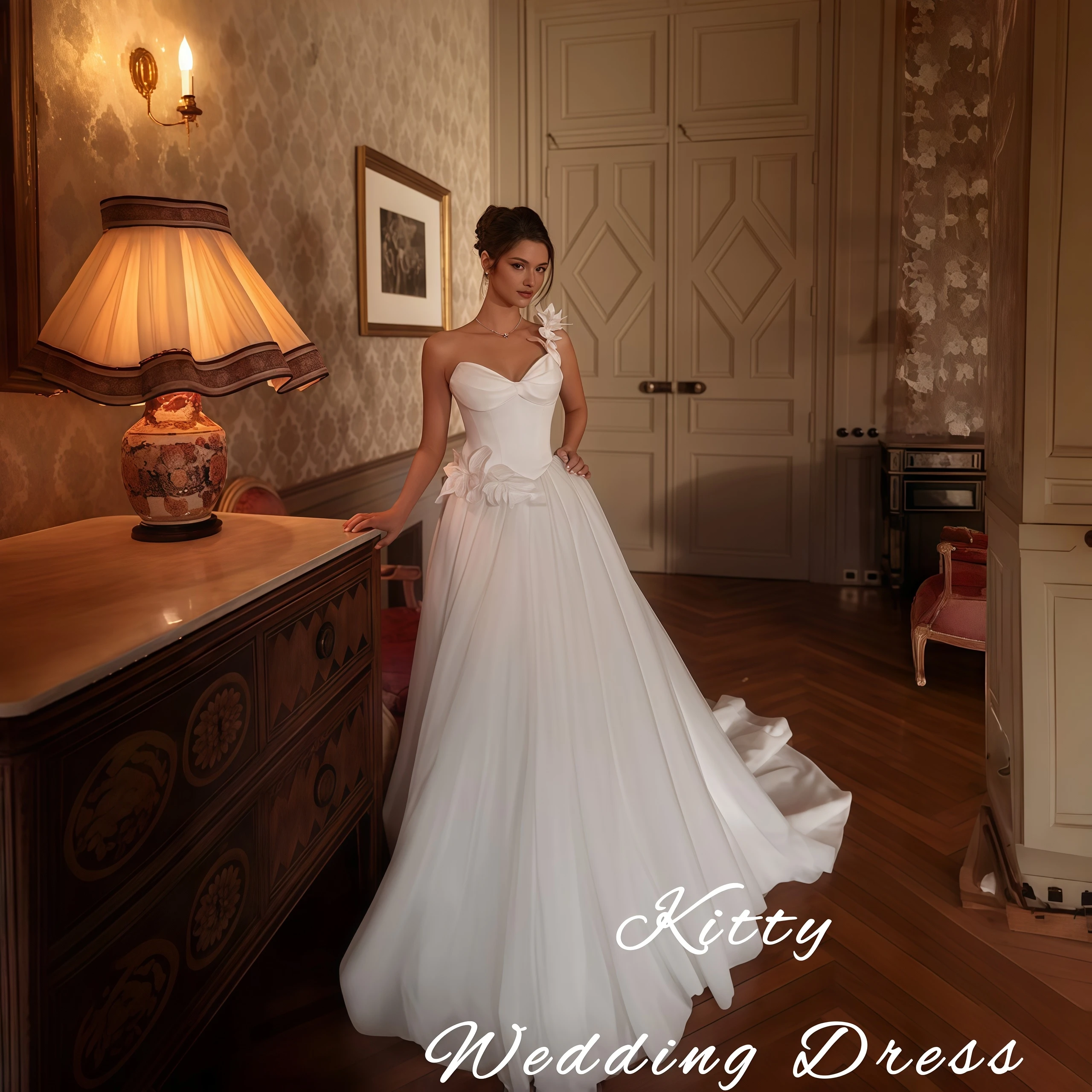 Kitty Customized Romantic Wedding Dress One-Shoulder Sweetheart Neck 3D Floral Appliques Satin Tulle A-Line Train Bridal Gowns
Kitty Customized Romantic Wedding Dress One-Shoulder Sweetheart Neck 3D Floral Appliques Satin Tulle A-Line Train Bridal Gowns