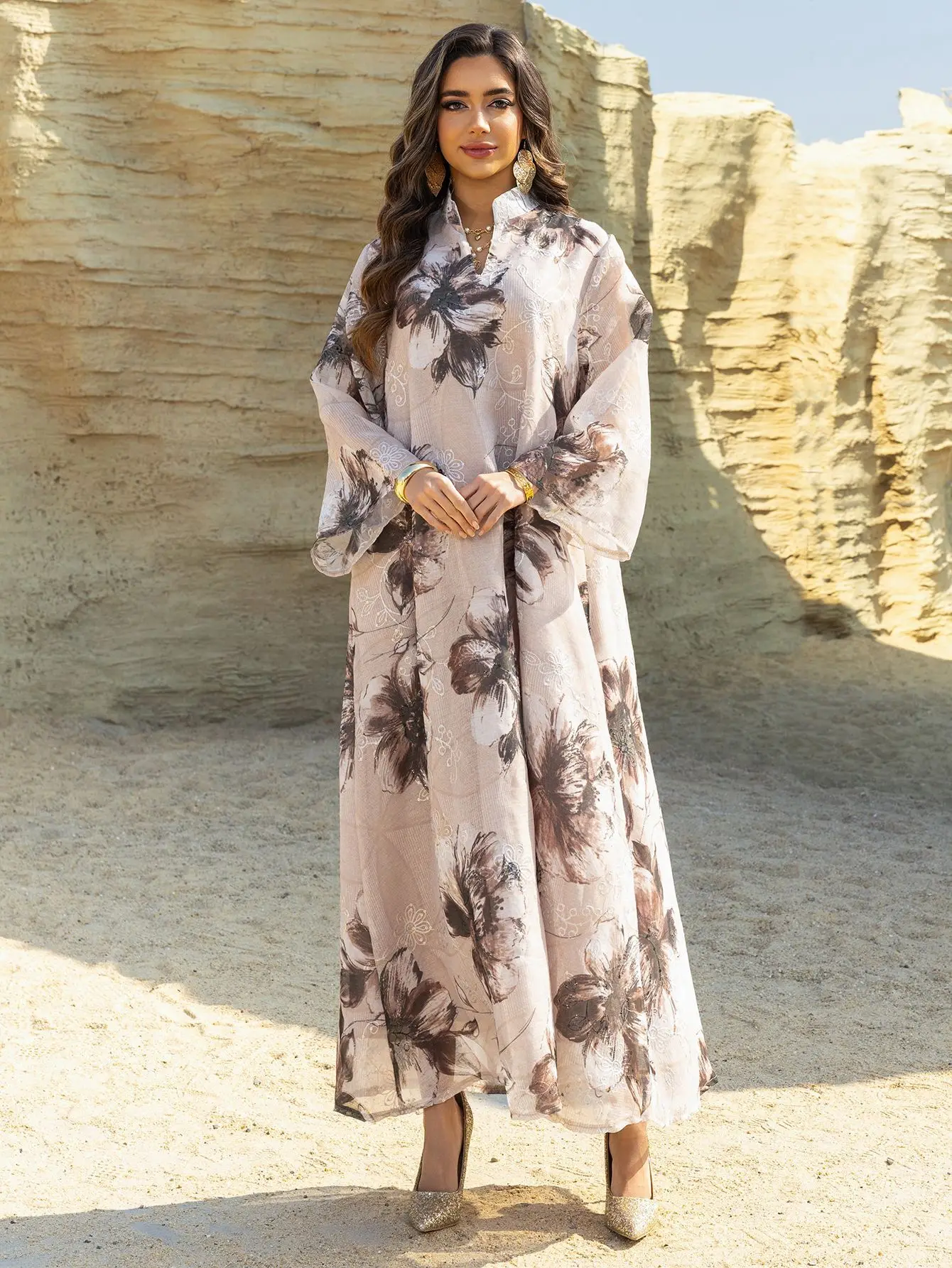 2025 New Fashion Embroidery Abayas Dubai Kaftan Women Muslim Dress Tassel Jalabiya Eid Djellaba Turkey Caftan Ramadan Islam Robe
2025 New Fashion Embroidery Abayas Dubai Kaftan Women Muslim Dress Tassel Jalabiya Eid Djellaba Turkey Caftan Ramadan Islam Robe