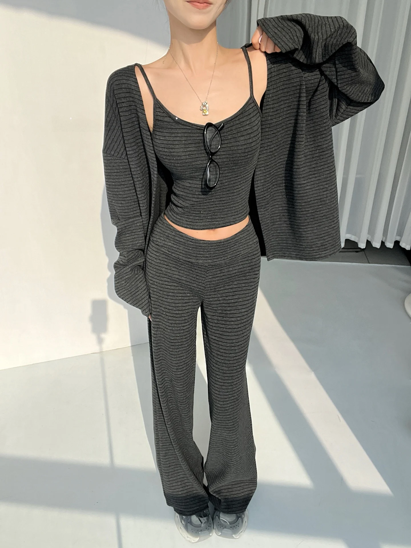 Spring New Loose Knitted Striped Open Cardigan Jacket Women's Casual Pants Three-piece Set Vintage Design Casual Style
Spring New Loose Knitted Striped Open Cardigan Jacket Women's Casual Pants Three-piece Set Vintage Design Casual Style