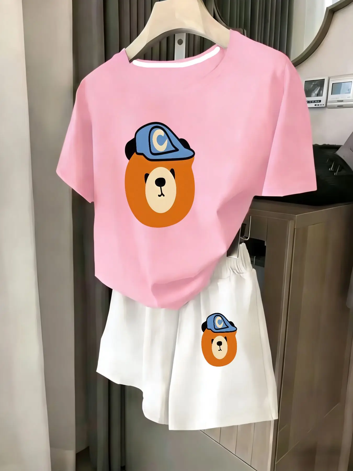 Ladies 2-Piece Set Summer Beach Vacation Casual round Neck Short Sleeve Random Print T-Shirt Elastic Waist Shorts Suit Comfortab
Ladies 2-Piece Set Summer Beach Vacation Casual round Neck Short Sleeve Random Print T-Shirt Elastic Waist Shorts Suit Comfortab