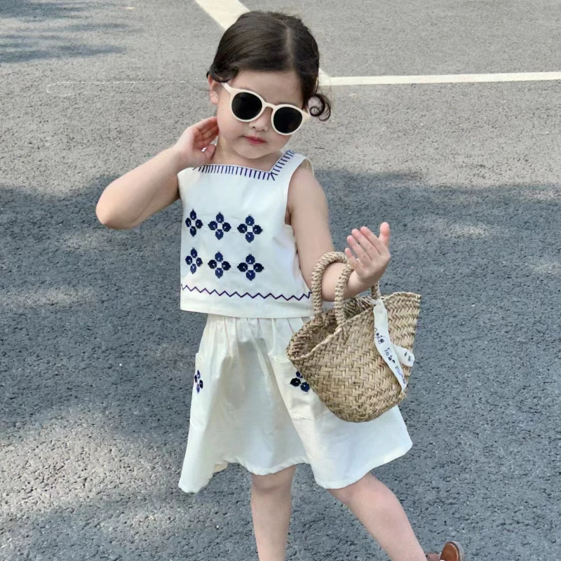 Suit Summer Girls' Sleeveless Embroidered Vest Top + Skirt Two-Piece Set Kids Clothes Girls
Suit Summer Girls' Sleeveless Embroidered Vest Top + Skirt Two-Piece Set Kids Clothes Girls