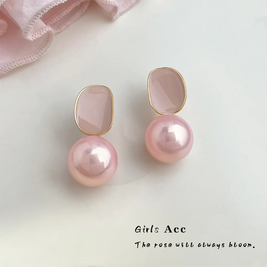 Best Selling French Style Romantic Pearl Earrings Milk Tea Color Glaze Drops High Quality Daily Wear Fashion Jewelry Wholesale
Best Selling French Style Romantic Pearl Earrings Milk Tea Color Glaze Drops High Quality Daily Wear Fashion Jewelry Wholesale