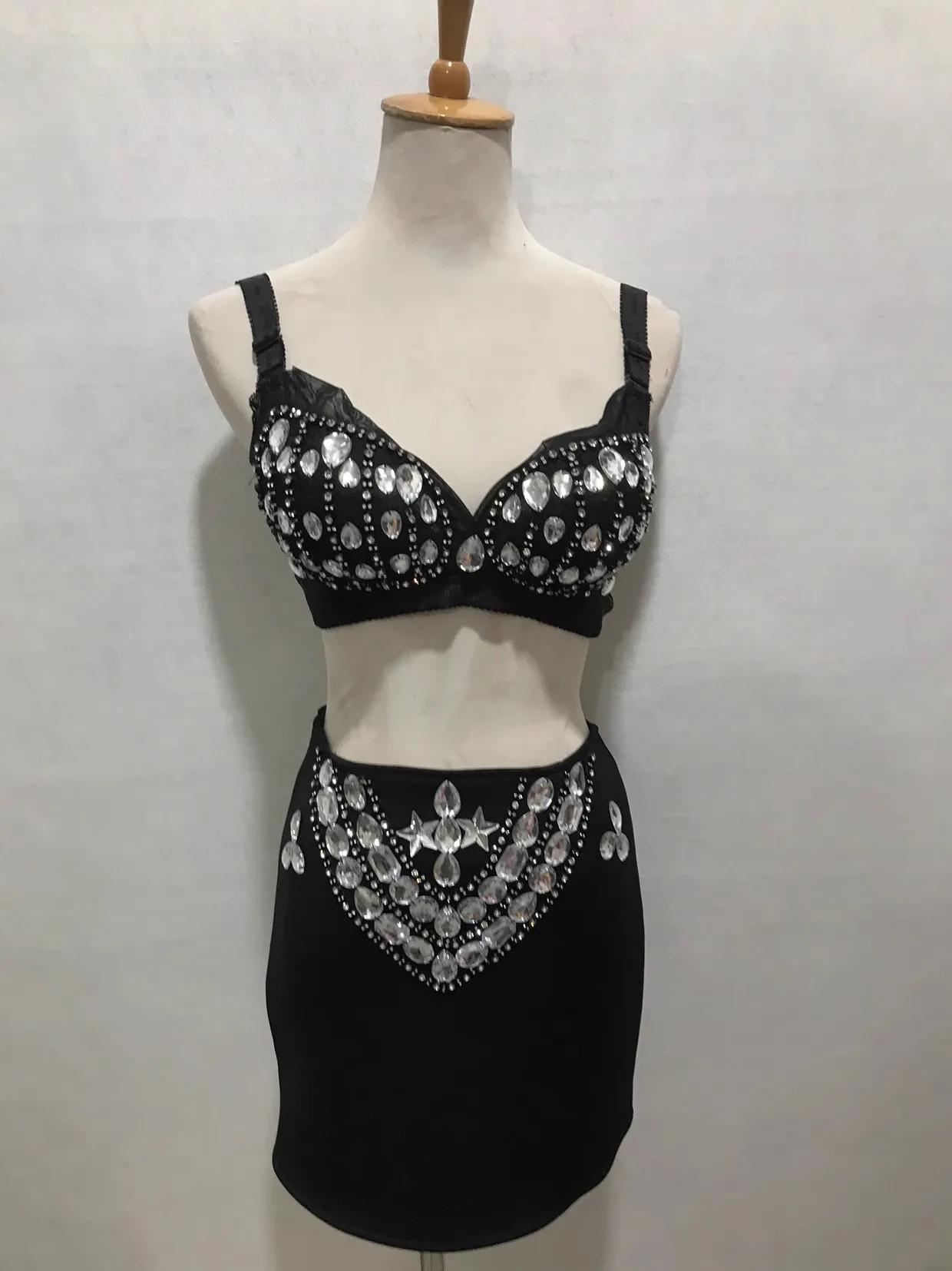 New Sexy Handmade DIY Sewing Bra + A-line Skirt Two Piece Bikini Set Nightclub DJ Singer Stage Costumes Women Summer Clothing
New Sexy Handmade DIY Sewing Bra + A-line Skirt Two Piece Bikini Set Nightclub DJ Singer Stage Costumes Women Summer Clothing