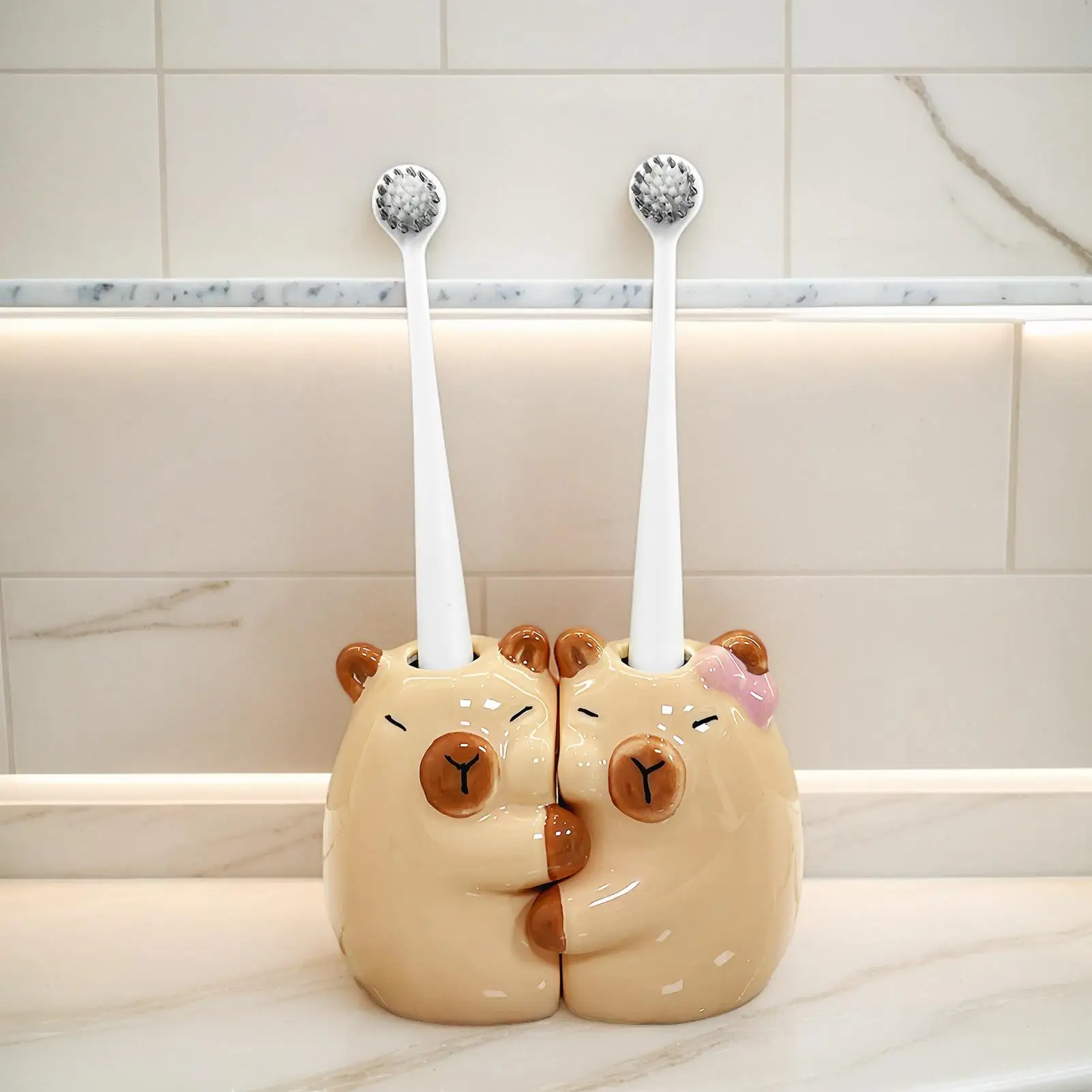 Держатели для зубных щеток, подставки для ручек с капибарой, держатель для зубных щеток с капибарой для кемпинга, спальни, рабочего места, ванной комнаты на колесах
Держатели для зубных щеток, подставки для ручек с капибарой, держатель для зубных щеток с капибарой для кемпинга, спальни, рабочего места, ванной комнаты на колесах