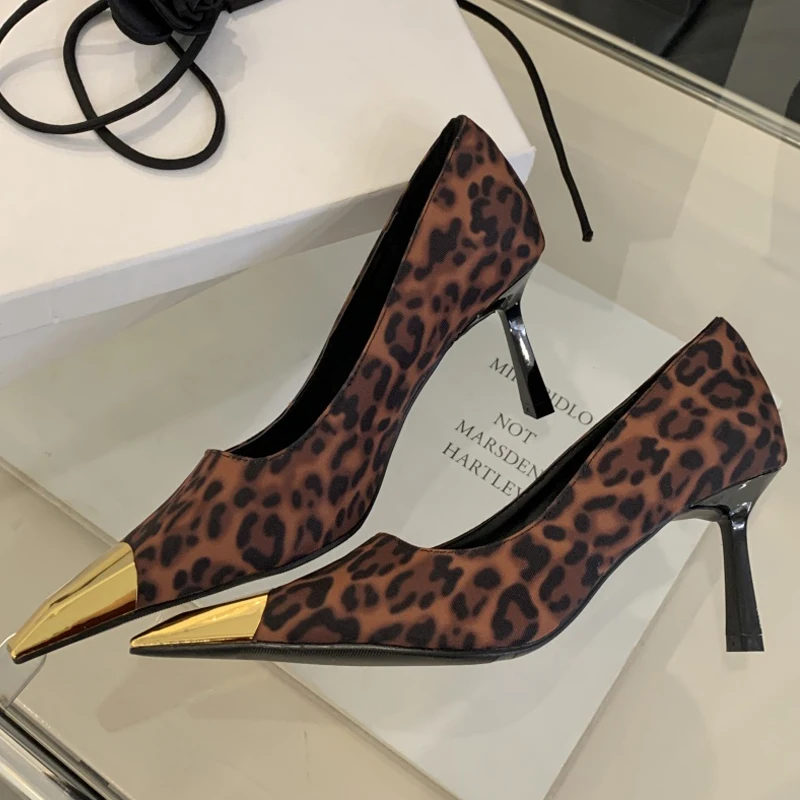 Eilyken Street Style Splicing Metal Pointed Toe Mule Women Pumps Fashion Thin High Heels Banquet Party Ladies Shoes
Eilyken Street Style Splicing Metal Pointed Toe Mule Women Pumps Fashion Thin High Heels Banquet Party Ladies Shoes