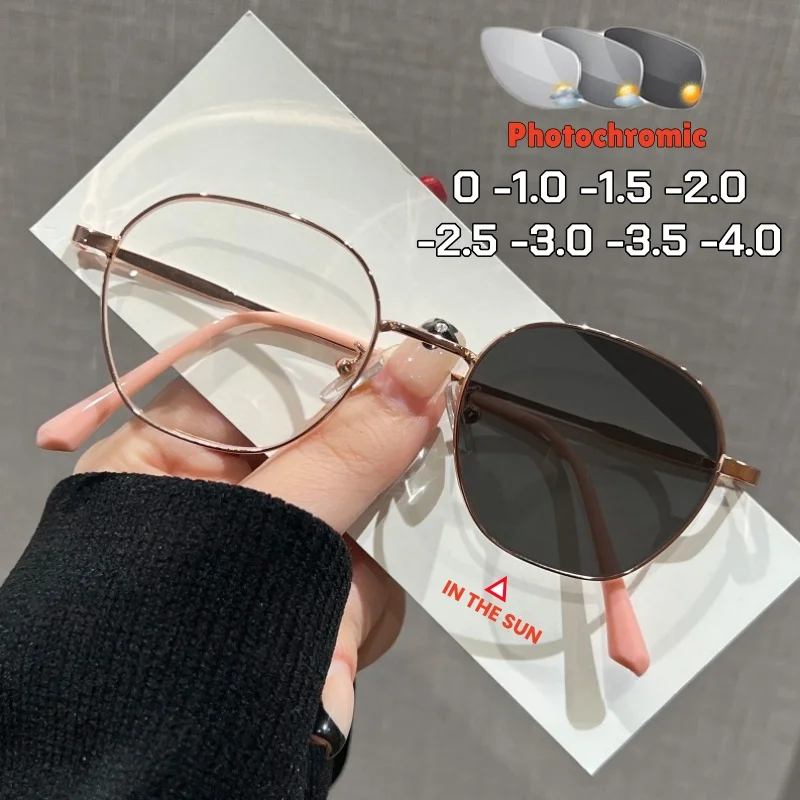 Exquisite Photochromic Myopia Glasses Fashionable and Versatile UV-protective Sunglasses for Lady and Gentleman 0 To -4.0
Exquisite Photochromic Myopia Glasses Fashionable and Versatile UV-protective Sunglasses for Lady and Gentleman 0 To -4.0