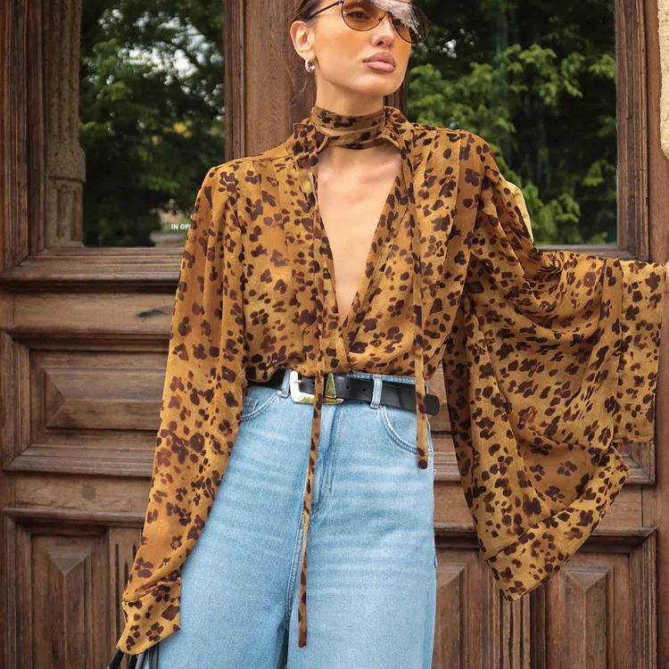 2026 Spring Female Tee Fashion Leopard Hollow Out Women BlouseTop For Women Loose Shirt Streetwear Lace-Up Pullover Top
2026 Spring Female Tee Fashion Leopard Hollow Out Women BlouseTop For Women Loose Shirt Streetwear Lace-Up Pullover Top