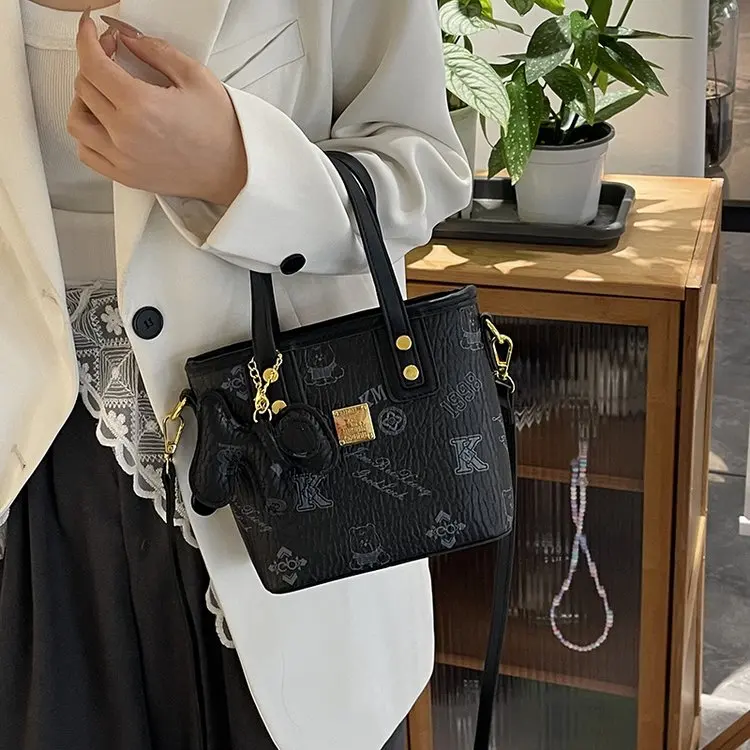 2026 New Women's Floral Print Bucket Bag, Adjustable Multi-Way Shoulder Crossbody Bag, Designer-inspired Purse for Work Commute
2026 New Women's Floral Print Bucket Bag, Adjustable Multi-Way Shoulder Crossbody Bag, Designer-inspired Purse for Work Commute