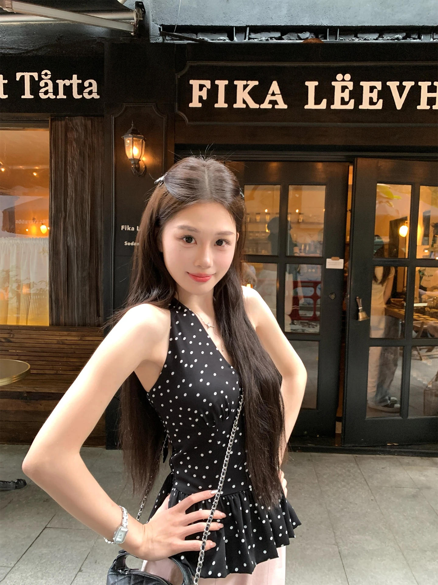 Elegant Bohemian Loose Fit Two-Piece Set Summer Sleeveless Neckline Wide Leg Pants V-Neck Wrap Style High Waist Casual Outfit
Elegant Bohemian Loose Fit Two-Piece Set Summer Sleeveless Neckline Wide Leg Pants V-Neck Wrap Style High Waist Casual Outfit