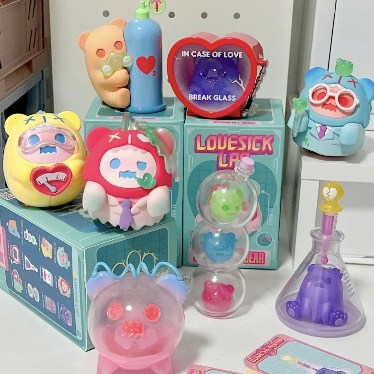 Оригинальные игрушки ShinWoo, призрак, медведь, любовь и лаборатория, модель с подтверждением стиля, милая аниме-фигурка, Подарочная коробка сюрпризов
Оригинальные игрушки ShinWoo, призрак, медведь, любовь и лаборатория, модель с подтверждением стиля, милая аниме-фигурка, Подарочная коробка сюрпризов