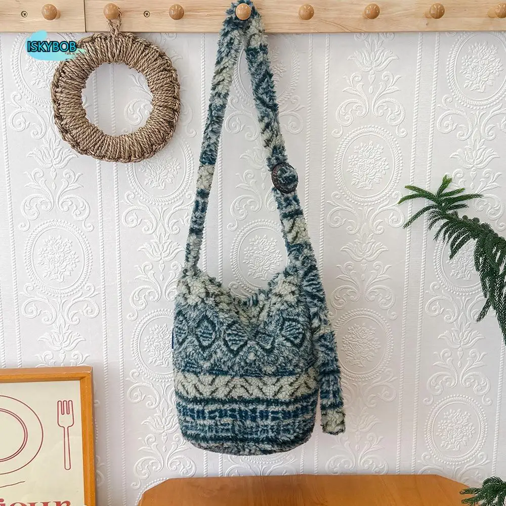 Vintage Casual Fair Isle Style Shoulder Bag Tote Bag Ethnic Bohemian Style Handbag Retro Elegant Fluffy Crossboby Bag Travel
Vintage Casual Fair Isle Style Shoulder Bag Tote Bag Ethnic Bohemian Style Handbag Retro Elegant Fluffy Crossboby Bag Travel