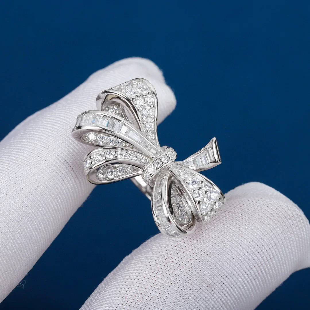 Brand Pure 925 Sterling Silver Jewelry Bowknot Rings Diamond Wedding Jewelry Engagement Knot Design Luxury Jewelry 925 Fine Hot
Brand Pure 925 Sterling Silver Jewelry Bowknot Rings Diamond Wedding Jewelry Engagement Knot Design Luxury Jewelry 925 Fine Hot