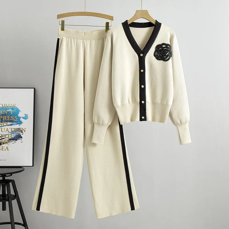 Autumn Embroidery Women Pearl Tracksuits Woman Sweaters + Wide Leg Pants Suits 2 / Designer Two Pieces Sets Women Elegant
Autumn Embroidery Women Pearl Tracksuits Woman Sweaters + Wide Leg Pants Suits 2 / Designer Two Pieces Sets Women Elegant