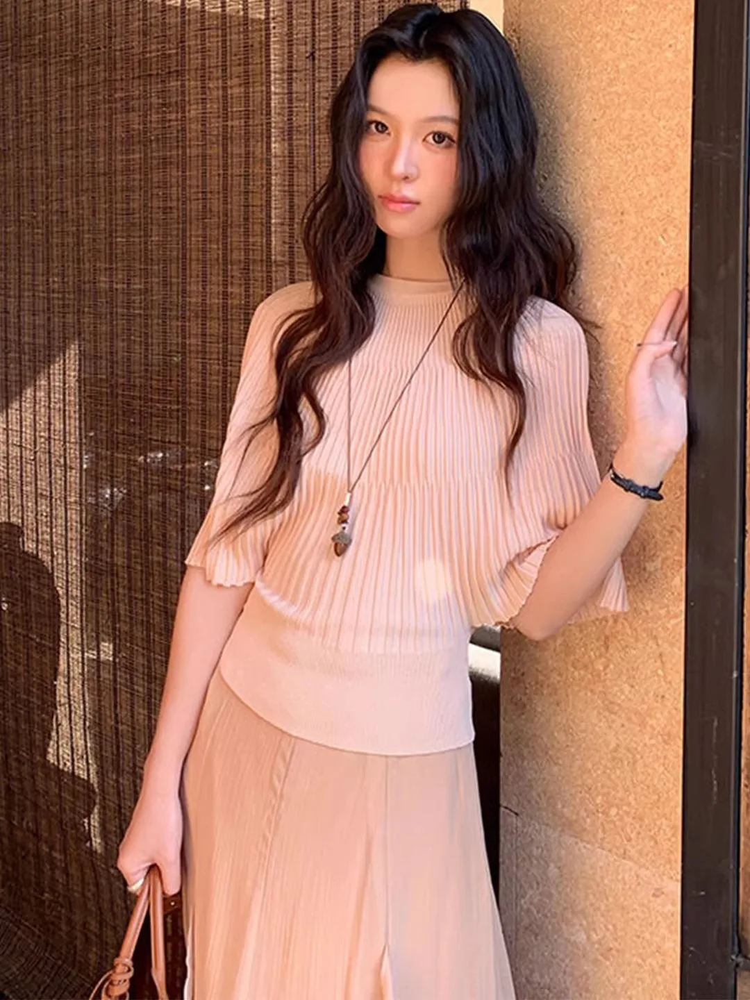 Women's Summer Ice Silk Batwing Sleeve round Neck Short Sleeve Knitted Cowl Neck Shawl Top French Style Slim Fit Daily Wear
Women's Summer Ice Silk Batwing Sleeve round Neck Short Sleeve Knitted Cowl Neck Shawl Top French Style Slim Fit Daily Wear
