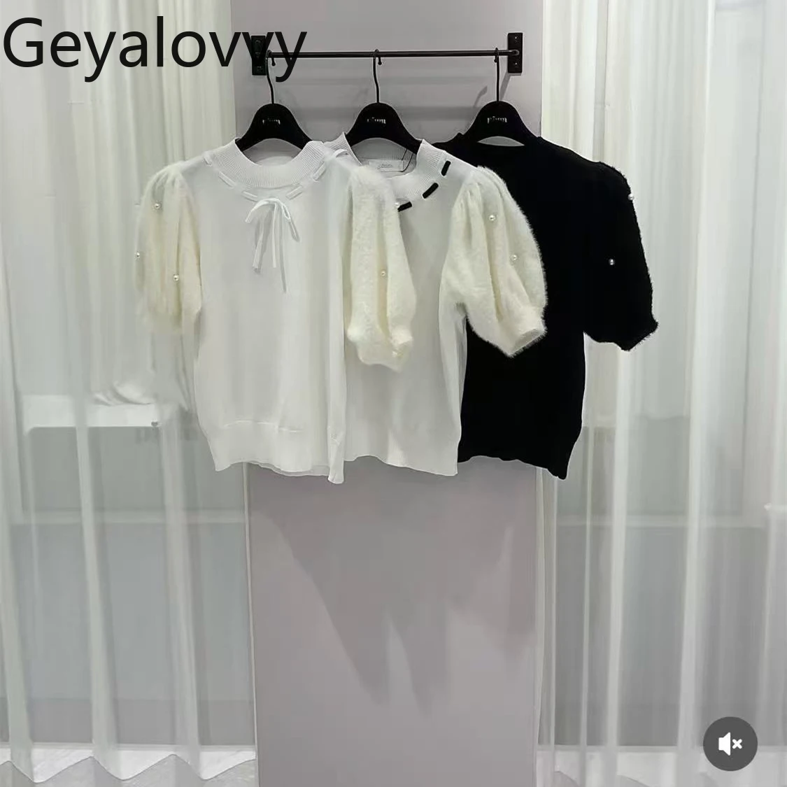 Осенний новый японский стиль, оригинальный милый универсальный топ для девочек с воротником-бабочкой, пушистый вязаный пуловер с короткими рукавами и жемчугом
Осенний новый японский стиль, оригинальный милый универсальный топ для девочек с воротником-бабочкой, пушистый вязаный пуловер с короткими рукавами и жемчугом