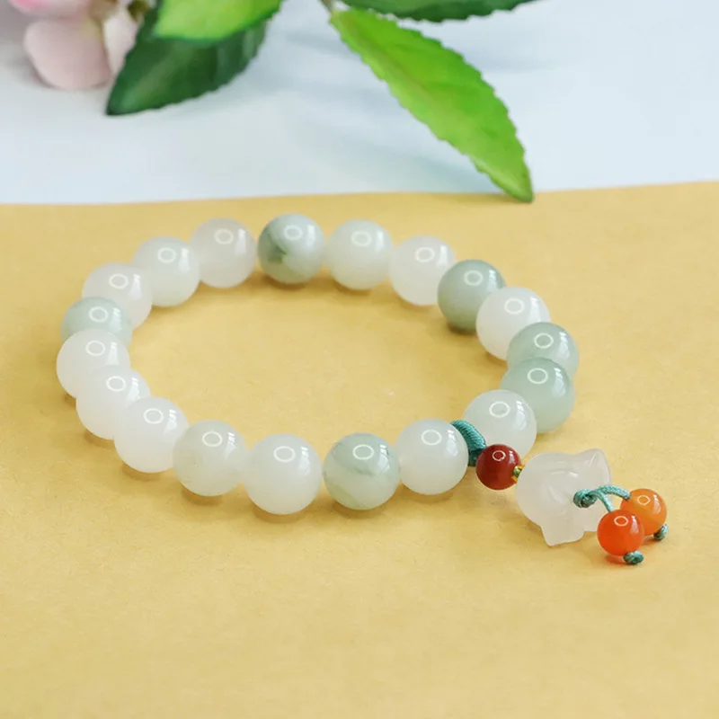 Natural jade bracelet, Tianshan green magnolia flower fringed bracelet.
Natural jade bracelet, Tianshan green magnolia flower fringed bracelet.