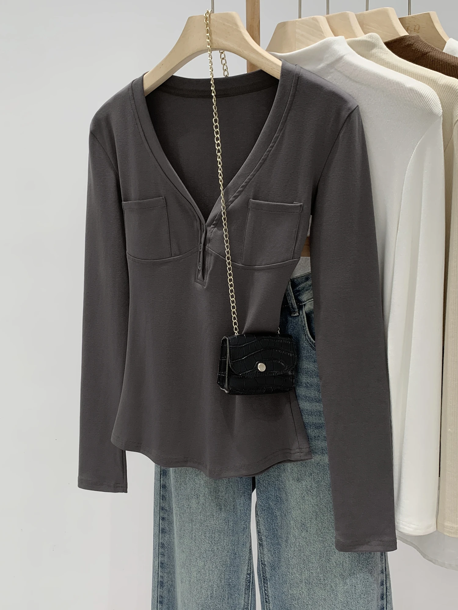 Korean Style Slim Fit Long Sleeve V-Neck Button T-Shirt Women's Beautiful Spring Top Breathable Cotton Casual Fashion
Korean Style Slim Fit Long Sleeve V-Neck Button T-Shirt Women's Beautiful Spring Top Breathable Cotton Casual Fashion