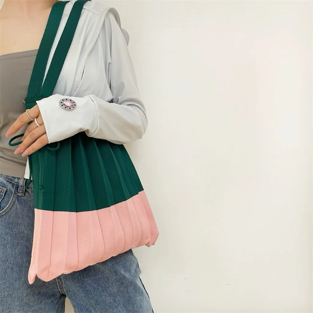 Ins-style wrinkled shopping bag, foldable color‑blocked wool knitted shoulder handbag, women's spliced accordion bag
Ins-style wrinkled shopping bag, foldable color‑blocked wool knitted shoulder handbag, women's spliced accordion bag