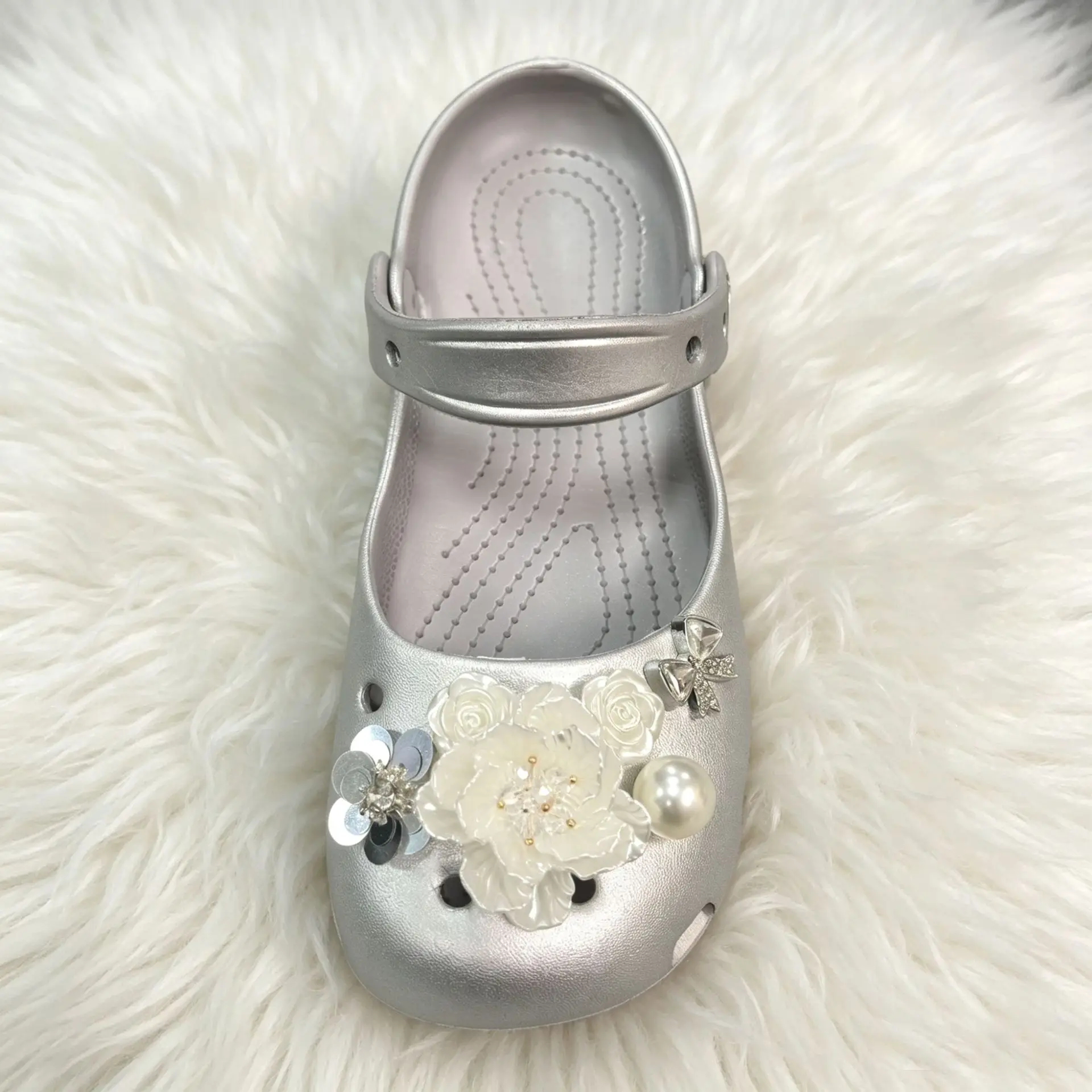 Ballet dance shoes hole shoes 2026 spring new one-pedal hollow silver camellia sandals lazy shoes
Ballet dance shoes hole shoes 2026 spring new one-pedal hollow silver camellia sandals lazy shoes