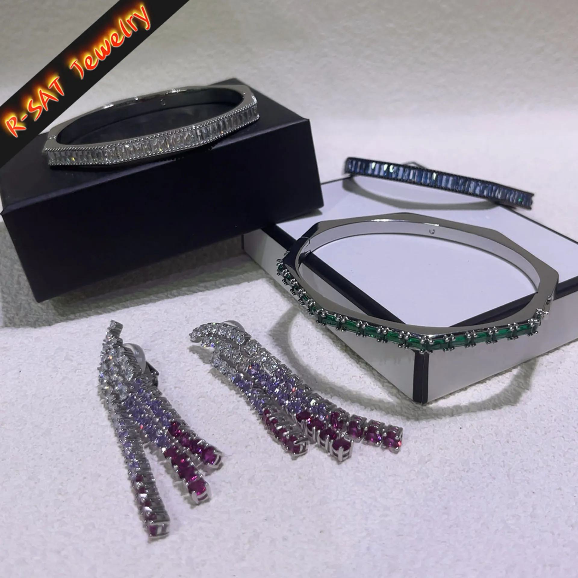 Bracelet New Trend Fine Jewelry Sets Charming Blue Black Crystal Fashion Necklace Bracelet Earrings for Women Romantic Gift
Bracelet New Trend Fine Jewelry Sets Charming Blue Black Crystal Fashion Necklace Bracelet Earrings for Women Romantic Gift