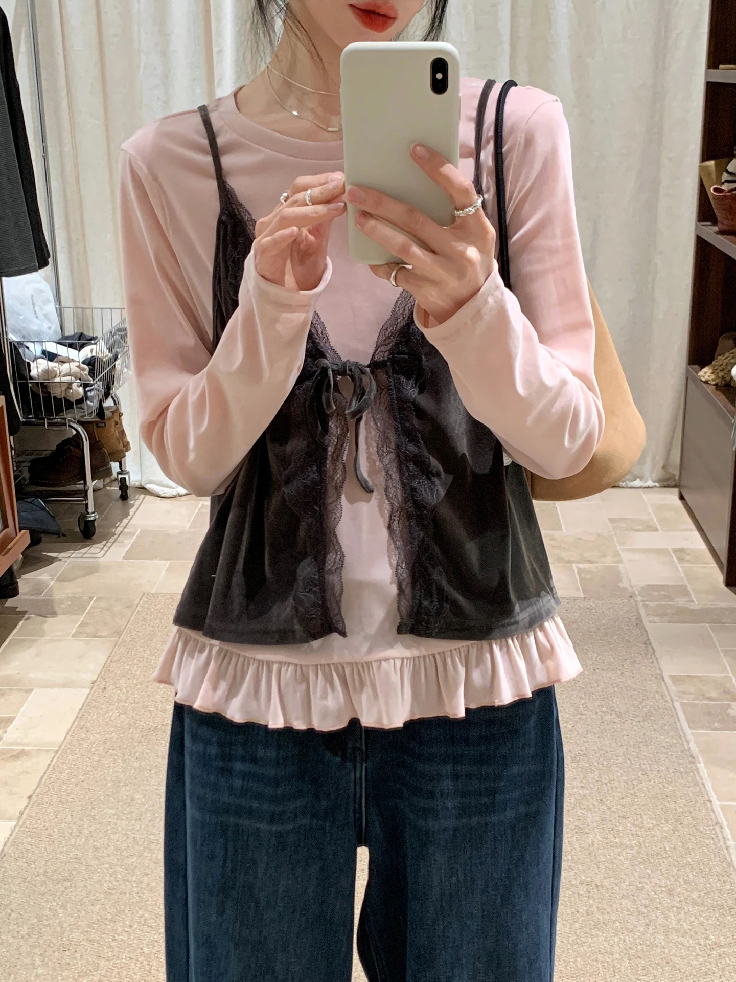 Pink Lace Trim Halter Velvet Women's Top And Vest Two-Piece Set Spring 2026 Layering Fashion Korean Style Outfit
Pink Lace Trim Halter Velvet Women's Top And Vest Two-Piece Set Spring 2026 Layering Fashion Korean Style Outfit
