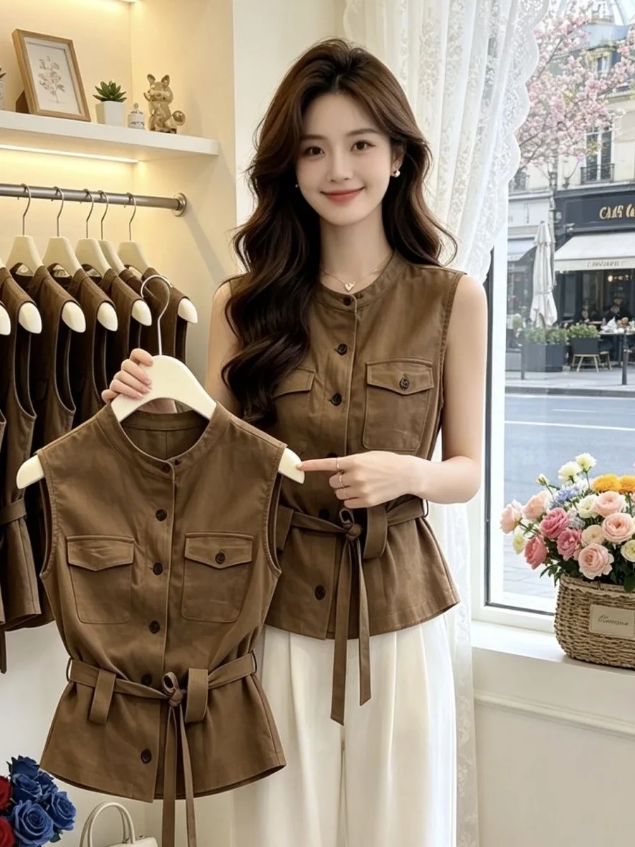 Elegant Belted Sleeveless Vest Women's Summer Fashion Design Age-Defying Old Money Style Casual round Neck Open Cardigan
Elegant Belted Sleeveless Vest Women's Summer Fashion Design Age-Defying Old Money Style Casual round Neck Open Cardigan