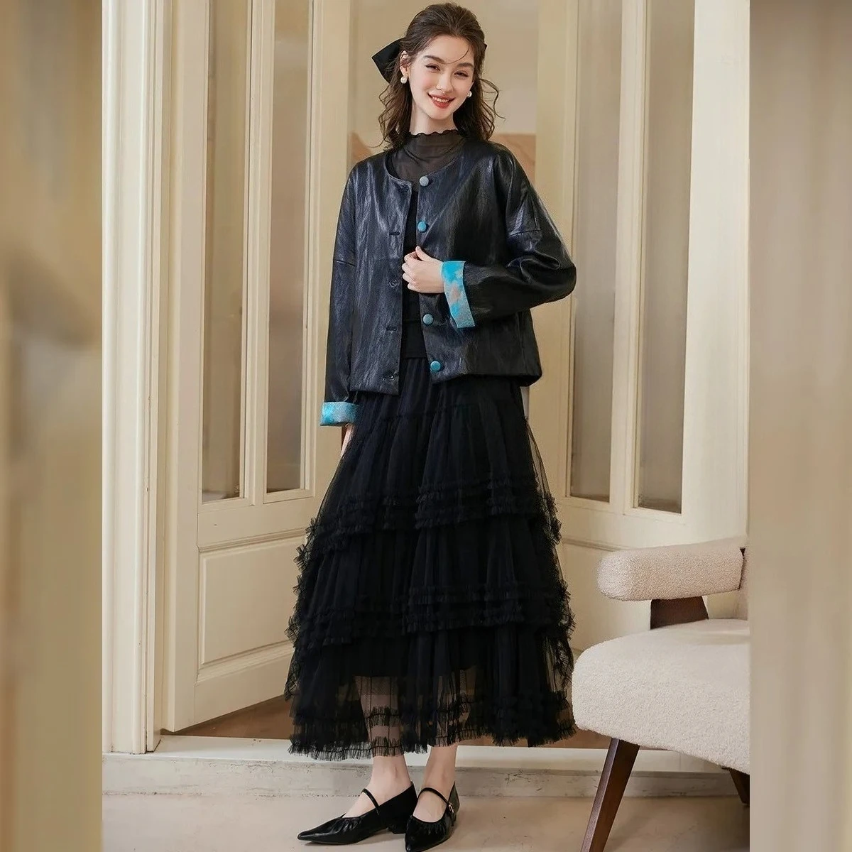 Женский кардиган LOUISYAO в китайском стиле с цветовыми блоками, весна 2026, из искусственной кожи, однобортный, с круглым вырезом и пуговицами на манжетах
Женский кардиган LOUISYAO в китайском стиле с цветовыми блоками, весна 2026, из искусственной кожи, однобортный, с круглым вырезом и пуговицами на манжетах